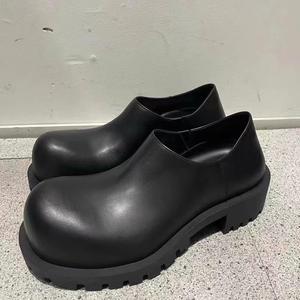 Chaussures à bout rond à talon épais en microfibre, couleur unie, printemps 2023, nouvelle collection, style anglais, à enfiler, semelle en caoutchouc épaisse, semelle épaisse, <span class=keywords><strong>Derby</strong></span> à bout rond - Product Image 1