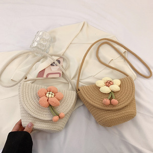 Sac de plage pour femme en coton et lin tissé, forme coquille, avec broderie florale, mini sac bandoulière, Printemps 2025 - Product Image 4