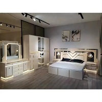 Ensemble de meubles de chambre à coucher moderne blanc avec tête de lit surélevée, cadre de lit classique de luxe pour chambre à coucher, disponible en tailles Queen et King, ensemble de luxe
