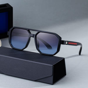 Nuevas Gafas de Sol Polarizadas con Marco Cuadrado para Hombre, Protección UV400, Lentes TAC de Plástico y Metal Negro, Protección Solar para Conducir al Aire Libre - Product Image 1