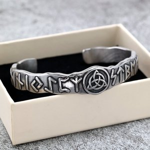 Pulsera vikinga nórdica de acero inoxidable con símbolos vikingos, diseño abierto en forma de C, joyería unisex, regalo para hombres y mujeres - Product Image 4