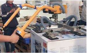 Entegre vakumlu kaldırıcı konveyörlü çanta ve kutuların otomatik olarak taşınması - Product Image 5