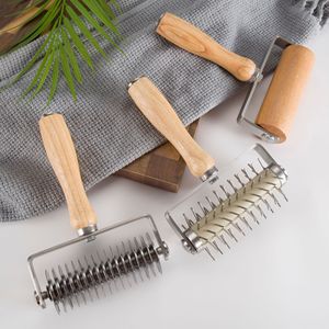 Rullo Tagliapasta in Acciaio Inox con Manico in Legno <span class=keywords><strong>per</strong></span> Torte, Pizza, Pane, Beef Wellington e Impasti - Product Image 1