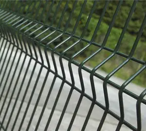 Venta caliente de alta resistencia de PVC cerca de jardín paneles de malla de alambre al aire libre cercado de metal enrejado y puertas
