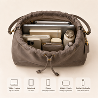 Sac hobo en daim doux taupe avec cordon de serrage, logo personnalisé du fabricant, petit sac à main souple pour fille avec quincaillerie dorée, pour le week-end et l'usage quotidien