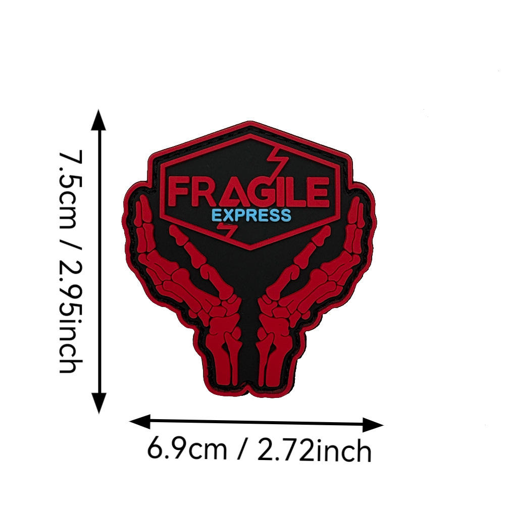 Fragilidad en manos de mensajería (fondo negro, rojo)