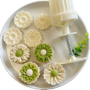 Outils de cuisson et de pâtisserie 50g 8 pièces ensemble de moules à gâteau de lune presse à main à motif <span class=keywords><strong>Sakura</strong></span> antiadhésif idéal pour la fabrication de pâtisserie au Festival de la mi-automne - Product Image 1