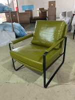 Fauteuil d'appoint moderne en similicuir marron avec structure en métal noir pour salon et bureau