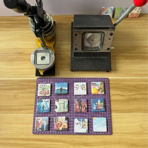 Nam châm <span class=keywords><strong>Maker</strong></span> Máy 50*50 mét Hình dạng nút <span class=keywords><strong>Maker</strong></span> máy với Cutter và 200 bộ <span class=keywords><strong>2</strong></span>*<span class=keywords><strong>2</strong></span> inch vuông tủ lạnh nam châm vật liệu - Product Image 5