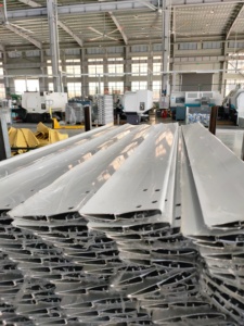 Ventilador de Techo HVLS Super Grande de 3.7m con Aspas de Aleación de Aluminio y Magnesio para Ventilación de Almacenes, Restaurantes y Plantas de Manufactura - Product Image 5