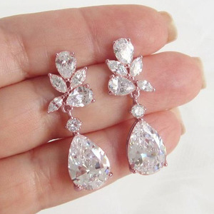 Eleganti Orecchini a Goccia a Forma di Pera per Donne, Gioielli Scintillanti con Pietre per Matrimoni e Feste, Vendita all'Ingrosso - Product Image 3
