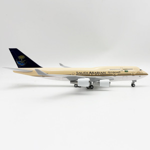 Modelo de Avión de Resina a Escala 1/200 de 30 cm de Saudi <span class=keywords><strong>Arabian</strong></span> <span class=keywords><strong>Airlines</strong></span> Boeing 747-400 con Tren de Aterrizaje, Coleccionable - Product Image 4