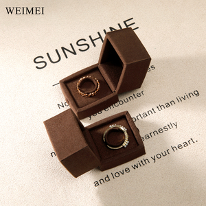 WEIMEI Mini Estuche de Terciopelo para Anillos, Color Marrón, Logotipo Personalizado, Empaque de Regalo para Joyería, Estuche Compacto para Anillos de Boda y Compromiso - Product Image 1