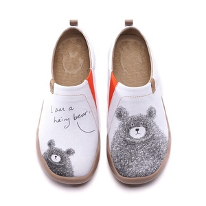 أحذية نسائية مسطحة مخصصة بتصميم مطبوع لجميع المواسم، أحذية قماشية عصرية للسيدات، أحذية سهلة الارتداء من مادة EVA، تصميم زهري بصباغة التاي داي - Product Image 1