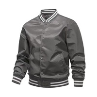 Jaket Varsity Pria Bahan Nylon Soft Shell Bordir Logo Custom, Warna Solid, Kancing Depan, Gaya Street Wear Baseball