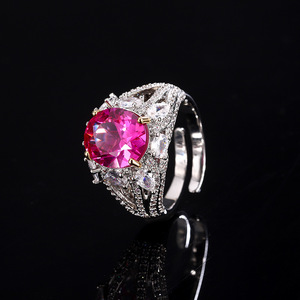 Bague en zircon rubis taille ovale, laiton plaqué bicolore, bague de luxe ajustable pour femme - Product Image 1