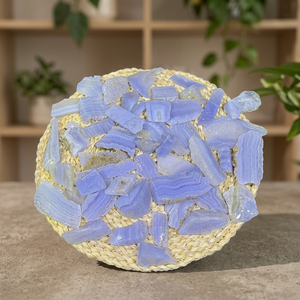 Nouvel Arrivage – Plaque de Cristal de Guérison de Haute Qualité en Agate Bleue Naturelle, Polie et Gravée, Forme Irrégulière, Motif Cœur - Product Image 2