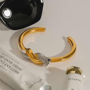 J&D 고광택 스테인리스 스틸 18K PVD 골드 도금 뱅글 링 세트 투톤 네일 트위스트 커프 뱅글 - Product Image 3