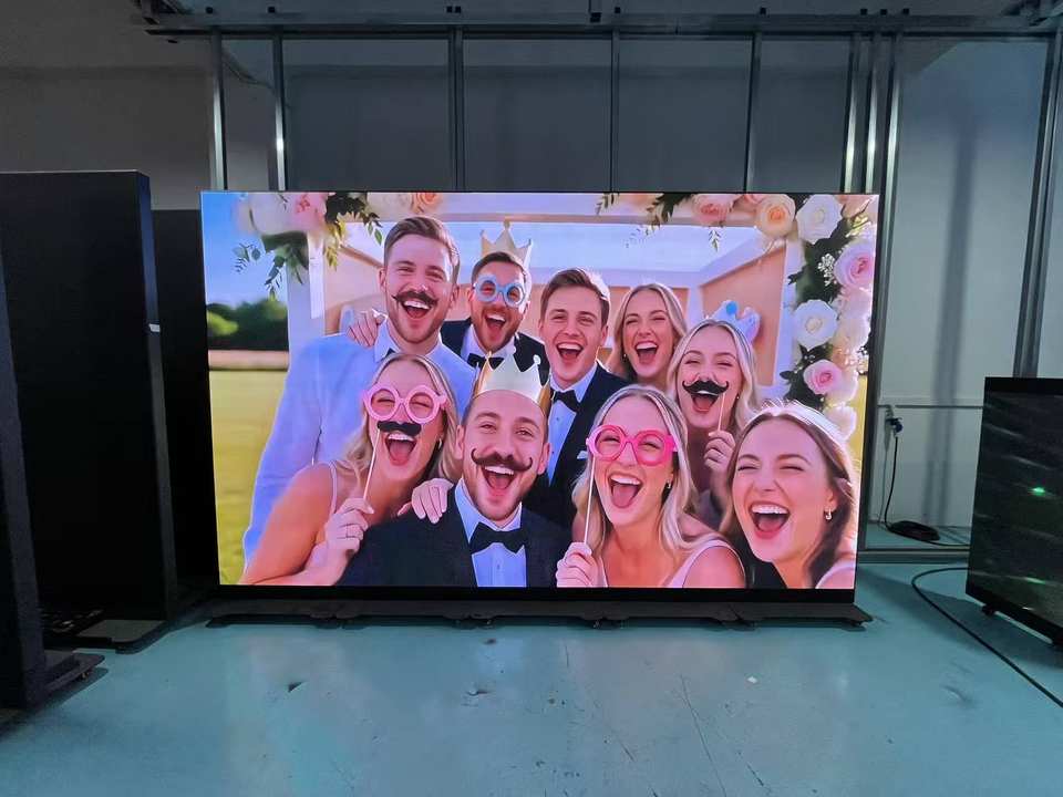 Led Poster Alibaba Vertical LED Banner Screen LED Display Digital Signage Poster Screen ...