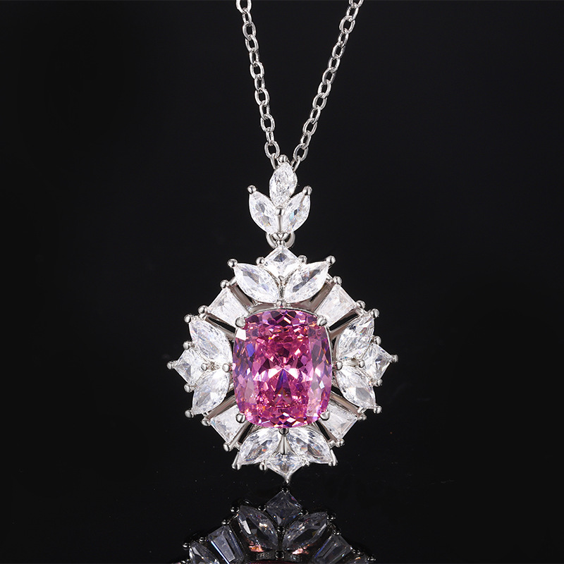 Rosa seca cortada en forma de nido de pájaro con cadena.