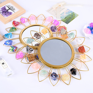 Offre Spéciale : Miroir Mural en Métal Doré avec Pierres Brutes de Quartz et Cristaux Naturels pour la Décoration Intérieure - Product Image 2