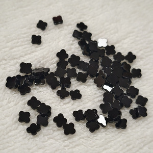 Pierre précieuse naturelle Agate rouge 5x5x1mm, cabochons trèfle à quatre feuilles en onyx noir, pierres brutes pour la fabrication de boucles d'oreilles - Product Image 2