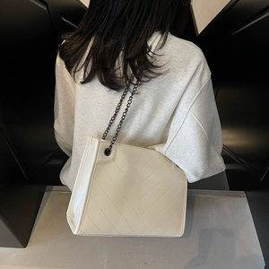 Cross-Border Casual Daily Crossbody <strong>Tote</strong> Chain <strong>Bag</strong> Women's <strong>Bag</strong> 2026 New Large Capacity Stitched Shoulder <strong>Bag</strong> - Product Image 5