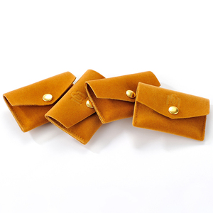 GLAMPKG Wholesale Custom Jewelry Bag Unique Design Long Velvet Envelope Gold Metal Button Bag with Logo Jewelry Packaging Pouch - Product Image 2