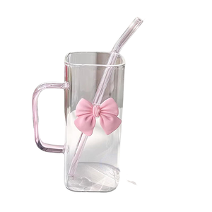 แก้วน้ำทรงสูงใสขนาด 400 มล. ดีไซน์ใหม่ พร้อมหูจับหลากสีและหลอดแก้วแบบโบว์ สำหรับน้ำผลไม้ - Product Image 2