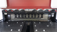 Cintreuse de panneaux CNC automatique précise, centre de pliage constant pour tôles d'aluminium, d'acier inoxydable, de PVC, de métal, de cadres en acier, moteur