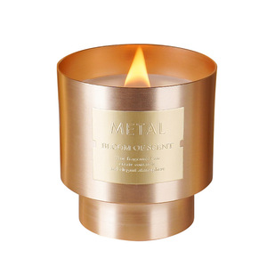 Bougie parfumée en métal plaqué or avec mèche en bois, cire de soja, lettres en relief, décoration de luxe pour la maison, faite à la main, Diwali, Noël - Product Image 5
