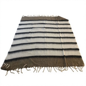 Manta Tejida de Lujo Hecha a Mano, Ecológica, de Acrílico y Poliéster, Ideal para Descansar y Relajarse, en Oferta - Product Image 1
