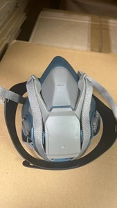 قناع نصفي 6502QL قابل لإعادة الاستخدام من مطاط السيليكون للاستخدام المتوسط مع مرشح التنفس للحماية من الغازات السامة - Product Image 4