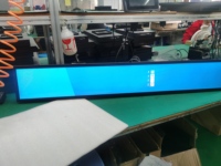 Écran LCD de bus PC Android à haute luminosité de 48 pouces avec étagère numérique personnalisée pour le stock