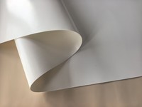 Rouleau de bâche industrielle en PVC tissé robuste 900 GSM avec revêtement PVC pour couverture de camion et rideau latéral de camion