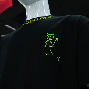 T-shirt personnalisé avec logo brodé OEM, 100% coton, style classique, broderie 3D, col rond, broderie chenille pour homme - Product Image 5