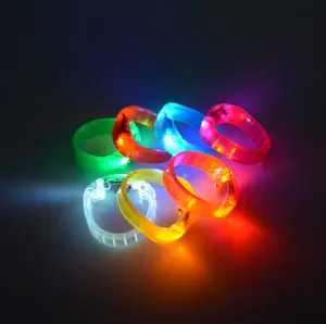 Penjualan Laris Konser Gelang LED Diaktifkan Warna-warni Multi Warna 3 Mode Kedip