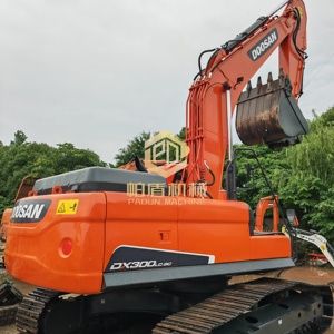 Excavadora hidráulica de cadenas usada Doosan DX300LC-9C de 30 toneladas con cazo de excavación. - Product Image 1