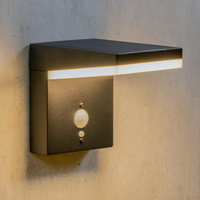Capteur de mouvement moderne en forme de L vers le bas éclairage de panneau mural solaire à LED monté en aluminium moulé sous pression pour jardin extérieur