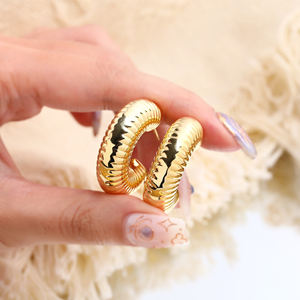 เครื่องประดับที่เรียบง่ายต่างหู hoogie ชุบทอง18K ต่างหูดีไซน์เกลียวไม่สม่ำเสมอต่างหูห่วงกลมรูปตัว C - Product Image 4