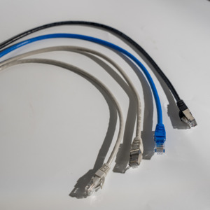 DSブランド 90度エルボ RJ45 <span class=keywords><strong>CAT6</strong></span> UTP PVCジャケット CE認証 銅導体 24-32AWG 8芯 ネットワークパッチコード - Product Image 2