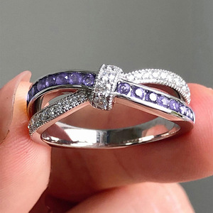 Anello a Farfalla Viola con Fiocco Incrociato per Donne, Elegante Gioiello da Dito alla Moda - Product Image 5