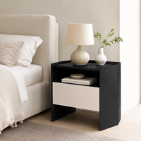 Table de chevet moderne en placage de bois fumé E1 MDF avec détails en verre et placage de bois, fournisseur de mobilier d'hôtel