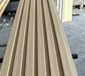 Panneau mural extérieur moderne en composite bois-plastique, écologique, imperméable, ignifuge, avec design de <span class=keywords><strong>façade</strong></span> à lattes - Product Image 1