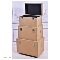 Coffret de rangement vintage en similicuir fait main avec 3 poignées métalliques, serrure et clous décoratifs, style européen, capacité 35L