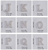 Nouvelles lettres en strass perlées 26 lettres, applique autocollante, adhésif thermofusible pour chaussures, sacs, accessoires vestimentaires en stock