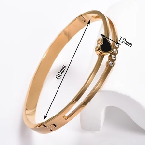 Bracelet manchette en acier inoxydable doré avec cœur émaillé rouge/blanc, double couche, bijou romantique pour femme - Product Image 6