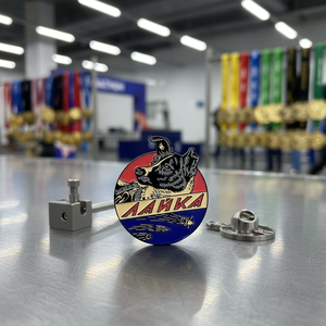Medallas de Oro de Aleación de Zinc de Alta Calidad con Diseño de Fábrica, Cinta y Logotipo Personalizado, Insignia Moderna para Maratón, Carreras y Spinning - Product Image 2