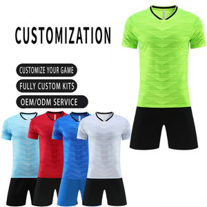 Completo da <span class=keywords><strong>Calcio</strong></span> Personalizzato 2025 per Uomo, Maglia con Scollo a V Traspirante ad Asciugatura Rapida e Leggera con <span class=keywords><strong>Pantaloncini</strong></span>, Set Uniforme in Stock per <span class=keywords><strong>Squadre</strong></span> - Product Image 1