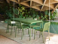 Ensemble de salle à manger extérieur moderne et durable en fer avec table, chaises et banc pour ferme, villa, salon